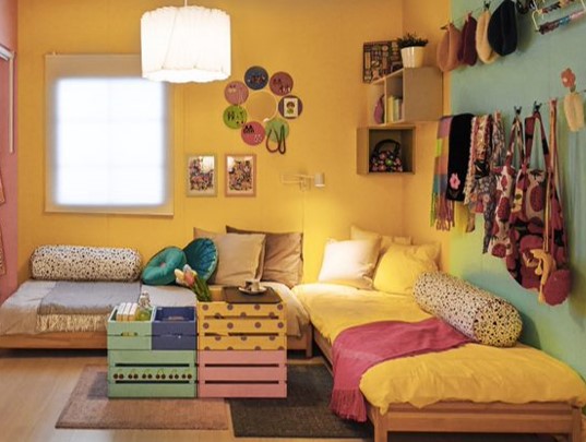 クリエイター まちこさん（@razbliuto210）がつくる、カラフルかわいいサステナブルな部屋